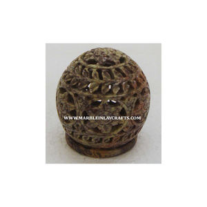 Portavelas Decorativo Hecho a Mano con Tallado de Hojas en Piedra de Jabón, Decoración para el Hogar, Sostenible, Duradero, Acabado Pulido, Natural - Product Image 1