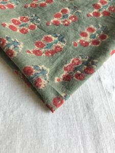 Tela de Algodón Estampada a Mano con Diseño Floral Rojo y Verde Salvia, Diseño Étnico Clásico Buti - Product Image 2