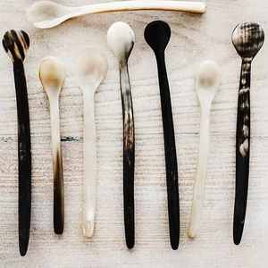 Juego de cuchara decorativa artesanal hecha para hogares ecológicos que buscan detalles de cocina naturales con encanto tradicional - Product Image 1