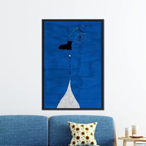 Toile imprimée style Joan Mir, décoration abstraite bleue surréaliste, encadrée en noir - Product Image 1