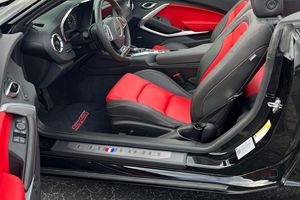Camaro 2SS Cabriolet 2023, moteur V8 de 6,2 litres, intérieur rouge, non modifié - Product Image 5