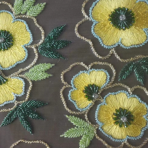 Tissu décoratif en dentelle perlée avec broderie florale pour le style Lehenga idéal pour les réceptions de mariage et les occasions festives - Product Image 1