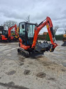 Miniexcavadora Kubota U10-5 de 1.7 Toneladas, Excavadora Compacta con Enganche Rápido para Construcción Agrícola - Product Image 2