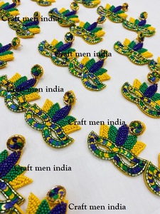 Pendientes de tuerca hechos a mano a la moda personalizados 2025 para niñas forma de borla clásica para fiesta aniversario y moda nocturna - Product Image 4