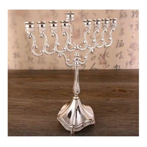 Menorah à plusieurs branches en aluminium de qualité supérieure, plaqué nickel, pour les fêtes, design classique et traditionnel, décoration d'intérieur - Product Image 2