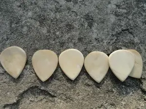 Médiators de guitare en corne de buffle de haute qualité pour les collectionneurs - Product Image 3