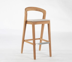 Silla de Bar hecha de marco de madera de teca maciza con tela de tapicería y alta calidad que la hacen cómoda para uso en interiores y exteriores - Product Image 3