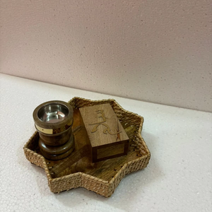 Quemador de Incienso de Resina de Madera Árabe de Lujo, Mimbre Tejido, Decoración Elegante para el Hogar, Religioso, Hecho a Mano, Ecológico, por Decor World Expo - Product Image 1