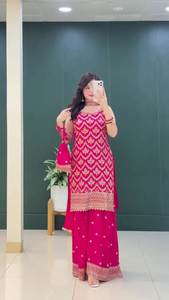 Collection de robes ethniques indiennes pour femmes, broderie lourde, Gharara Salwar Kameez, style Bollywood, pour l'hiver, pour les fêtes - Product Image 4