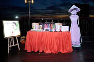 Mini coffret de parfums floraux pour femme Miss Saigon Elegance, collection format voyage 5x15ml Eau de Parfum du Vietnam - Product Image 6