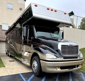 Top Selling Best Luxury Off-Road 4X4 Aluminum Gray Motorhome. - Product Image 4