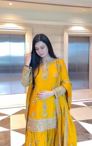 Top de trabajo de secuencia de bordado elegante de seda Chinon de diseñador de estilo único y Sharara con bordado de secuencia de seda Chinon Dupatta - Product Image 2