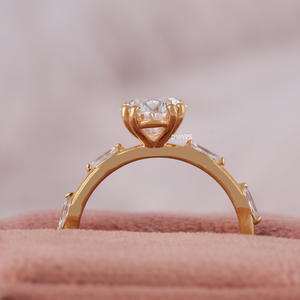 แหวนหมั้นเพชรเหลืองทรงรี น้ำหนัก 2.50 กะรัต ได้รับการรับรองจาก IGI ความสะอาดระดับ VVS สี F เพชรเพาะเลี้ยง ประดับเพชรเติมเต็ม ตัวเรือนทองคำแท้ 18K ดีไซน์หรูหราสำหรับผู้หญิง - Product Image 3