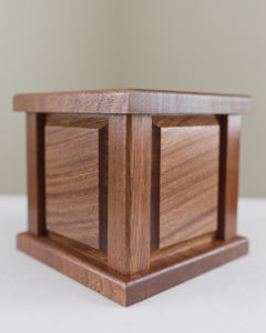 Urne ronde en bois de style européen unique souvenir pour enfants pour animaux de compagnie et bébés cendres funéraires - Product Image 3