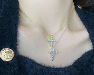 จี้สร้อยคอรูปทรงกากบาทแบบพิเศษ ประดับด้วยมอสซาไนต์เจียระไนแบบ Princess Cut เงินแท้ 925 พร้อมการฝังแบบ Channel Setting สไตล์ฮิปฮอป - Product Image 5