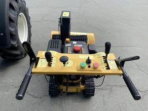 Souffleuse à neige autotractée Loncin à moteur thermique, modèle jaune, pour usage professionnel - Product Image 5