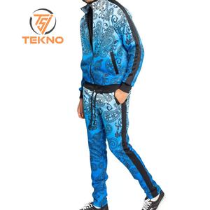 Cómodo chándal de sublimación para hombre elaborado con material duradero con estampado llamativo ideal para gimnasio o uso informal - Product Image 3