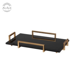 Bandeja rectangular negra moderna con asas doradas, Perfecta para servir con estilo, decoración elegante para el hogar y opción de regalo - Product Image 1
