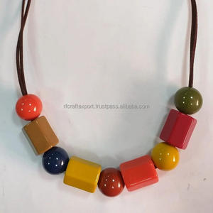 RF Crafts' estilo clásico declaración flor resina madera colgante collar con cuentas negras cadena hecha a mano de La India - Product Image 4