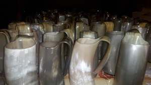 Tasse à boire naturelle faite à la main en corne de Viking de qualité supérieure avec bracelet en cuir chope à bière nordique pour hommes fabriquée à la main en Inde - Product Image 2