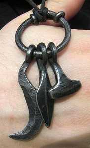 Européen et américain vente chaude exagérée rétro faucheuse métal acier pendentif personnalité charme coulée collier mâle femme - Product Image 5