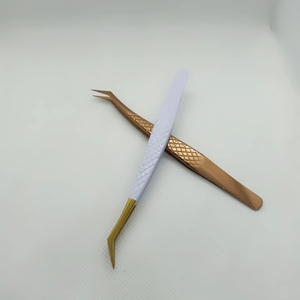 Pince à cils professionnelle de qualité supérieure en acier inoxydable avec logo personnalisé, haute performance, préhension précise des fibres, pointe affûtée - Product Image 5