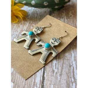 Boucles d'oreilles pendantes en turquoise Kingman et argent sterling, fabriquées par les Navajo, en forme de dessin animé - Product Image 3