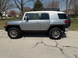 TOYOTA FJ CRUISER 2012 USADO, Volante a la Izquierda/Derecha - Product Image 2