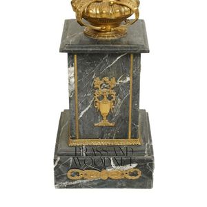 Socle antique de luxe en marbre gris avec sculptures baroques en laiton ornées - Product Image 5