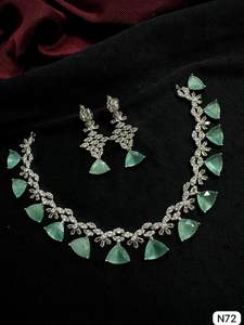 ENSEMBLE DE COLLIER DE MARIÉE EN DIAMANT AMÉRICAIN ET BOUCLES D'OREILLES CLASSIQUES ET DE HAUTE QUALITÉ ENSEMBLE DE BIJOUX DE MARIAGE POUR FEMMES DE STYLE CLASSIQUE - Product Image 2