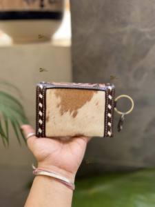 Vente en gros de bracelet en cuir de fourrure de vache porte-monnaie pour femmes nouveau mini portefeuille de sculpture usiné à la main multi-usage cadeau de style occidental - Product Image 3