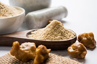 Poudre d'Asafoetida pure haute en vente pour l'amélioration de la saveur Cuisine végétalienne et remèdes à base de plantes d'Inde