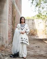 Ensemble Salwar Kameez en soie pour femmes, pour occasions spéciales, avec broderie au fil, sans plis
