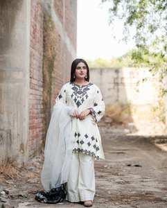 Vêtements de fête beaux en haut et en bas avec broderie au fil - Product Image 2