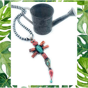 Colgante de Libélula de Coral Hecho a Mano por B. Sam Navajo con Piedras Multicolores y Bisel de Plata de Ley con Técnica de Incrustación Experta - Product Image 1
