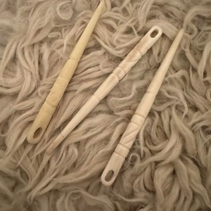 Aiguilles en os de buffle polies faites à la main en Inde, fournitures de tricot écologiques - Product Image 1
