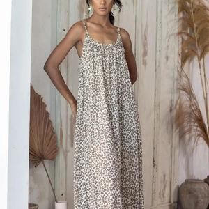 2024 personnalisé été nouveauté femmes robes de haute qualité mode col en v boutons dames ange manches Sexy longues robes décontractées - Product Image 1