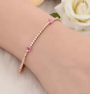 Bracelet de mariage minimaliste avec saphir rose coeur et diamant taillé Cadeau en or rose 18 carats - Product Image 1