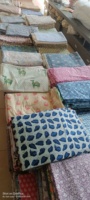 Vente en gros d'articles imprimés tels que DRAPS DE LIT, SARONGS, TISSUS, ROBES, KURTIS, COUVERTURE DE TABLE, SERVIETTES, etc.