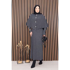 Ensemble deux pièces décontracté gris avec cape boutonnée et robe en maille, style hijab, avec caractéristiques formelles musulmanes - Product Image 5