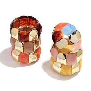 Bracelet en résine personnalisé, fait à la main, de haute qualité, forme la plus récente, produit le plus vendu, couleur et taille personnalisées, bracelets pour un usage quotidien - Product Image 3