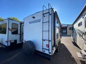 Remolques Usados Winnebago Industries Micro Minnie 2108FBS 2020, Listos para Vender - Product Image 3