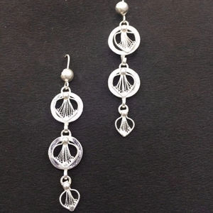 Los pendientes de Tuerca de 3 orejas más vendidos, pétalos de diseño de filigrana hechos a mano, chapados en plata de alta calidad con forros de plata, proveedor indio - Product Image 1