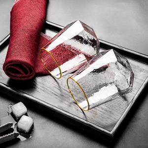 Juego de <span class=keywords><strong>Copas</strong></span> de Vino y Flautas de Champán con Borde Dorado Martillado, <span class=keywords><strong>Copas</strong></span> de Cristal Texturizadas para Brindis en Bodas, Aniversarios y Fiestas - Product Image 4