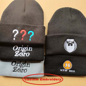 Top Fashion Custom Logo Patch Fitted Beanie Hats Toques acrílicos multicolores para el invierno Diseño único con logotipo personalizado - Product Image 6