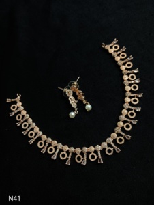 ENSEMBLE DE COLLIERS DE STYLE CLASSIQUE ET BOUCLES D'OREILLES DE HAUTE QUALITÉ ENSEMBLE DE BIJOUX PLAQUÉ ARGENT BIJOUX POUR FEMMES ET FILLES - Product Image 2