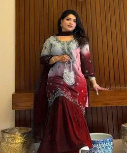 DESIGNER CHINON BRODERIE SÉQUENCE TRAVAIL TOP SHARARA AVEC DUPATTA PARTY WEAR PRIX DE GROS VÊTEMENT ETHNIQUE DESIGNER KURTA SET - Product Image 1