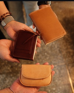 Cartera de cuero corta para hombre con estilo, diseño clásico hecho a mano con cierre plegable seguro, edición limitada, increíble precio al por mayor - Product Image 1