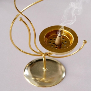 Quemador de Incienso Moderno de Oro Abstracto Curvo, Arte en Alambre Metálico, Incensario Creativo para Bakhoor, Decoración para el Hogar de Oriente Medio para Ramadán - Product Image 2