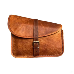 Sac latéral de sacoche de moto Vintage Fasion en cuir véritable marron fait à la main avec fermeture à crochet et boucle - Product Image 1